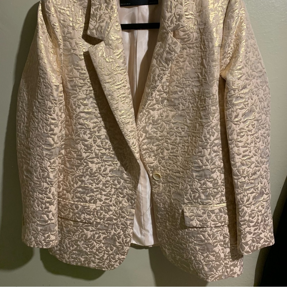 Zara Men’s Basic Size 20 Blazer Gold / beige One button and two pockets Unisex